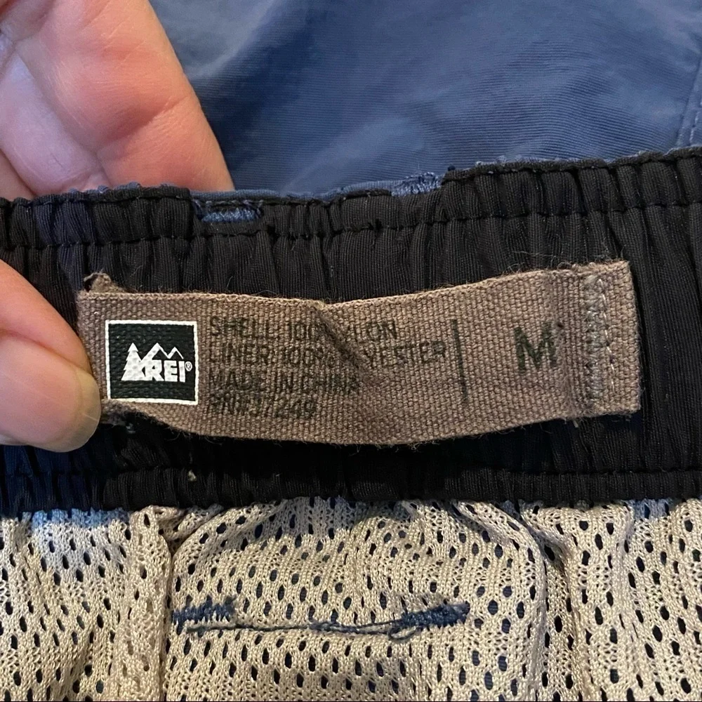 REI Blue Mesh Lined Athletic Shorts Size Medium-Unisex